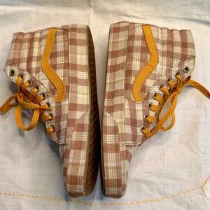 EUC Plaid high top Vans- women’s 7, men’s 5.5